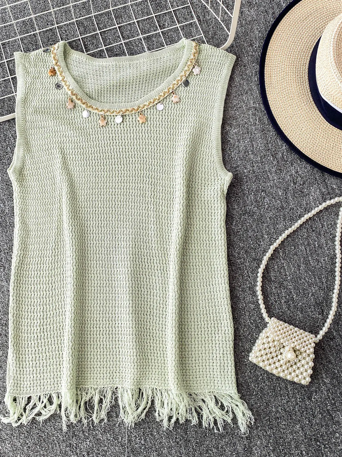 エレガントなニットフリンジベスト レディース 夏 ノースリーブ ラウンドネック ニットウェア トレンディなデザイン 通勤スタイル ルーズフィット ソリッドカラー