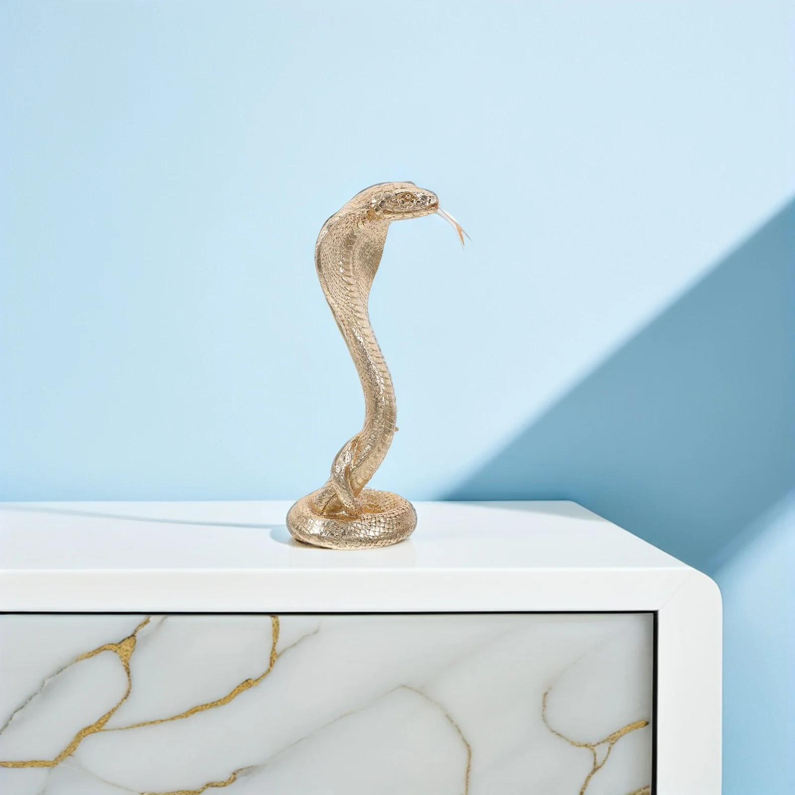 

Golden Animal Sculpture Resin Made Realistic Snake Design for Desktop Bookshelf Terrace Decor Lucky