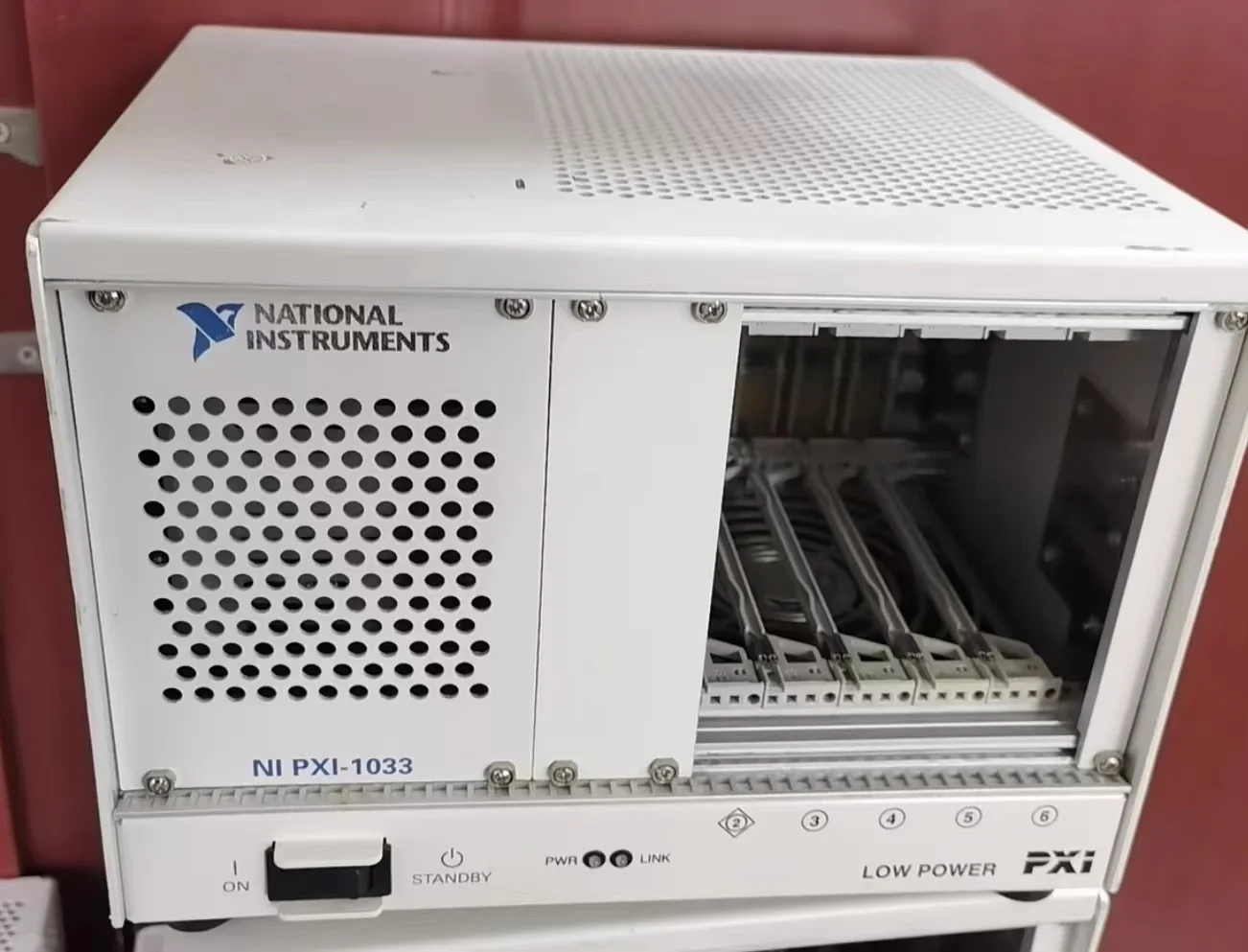 

PXI-1033 PXI Chassis 779756-01 Spot