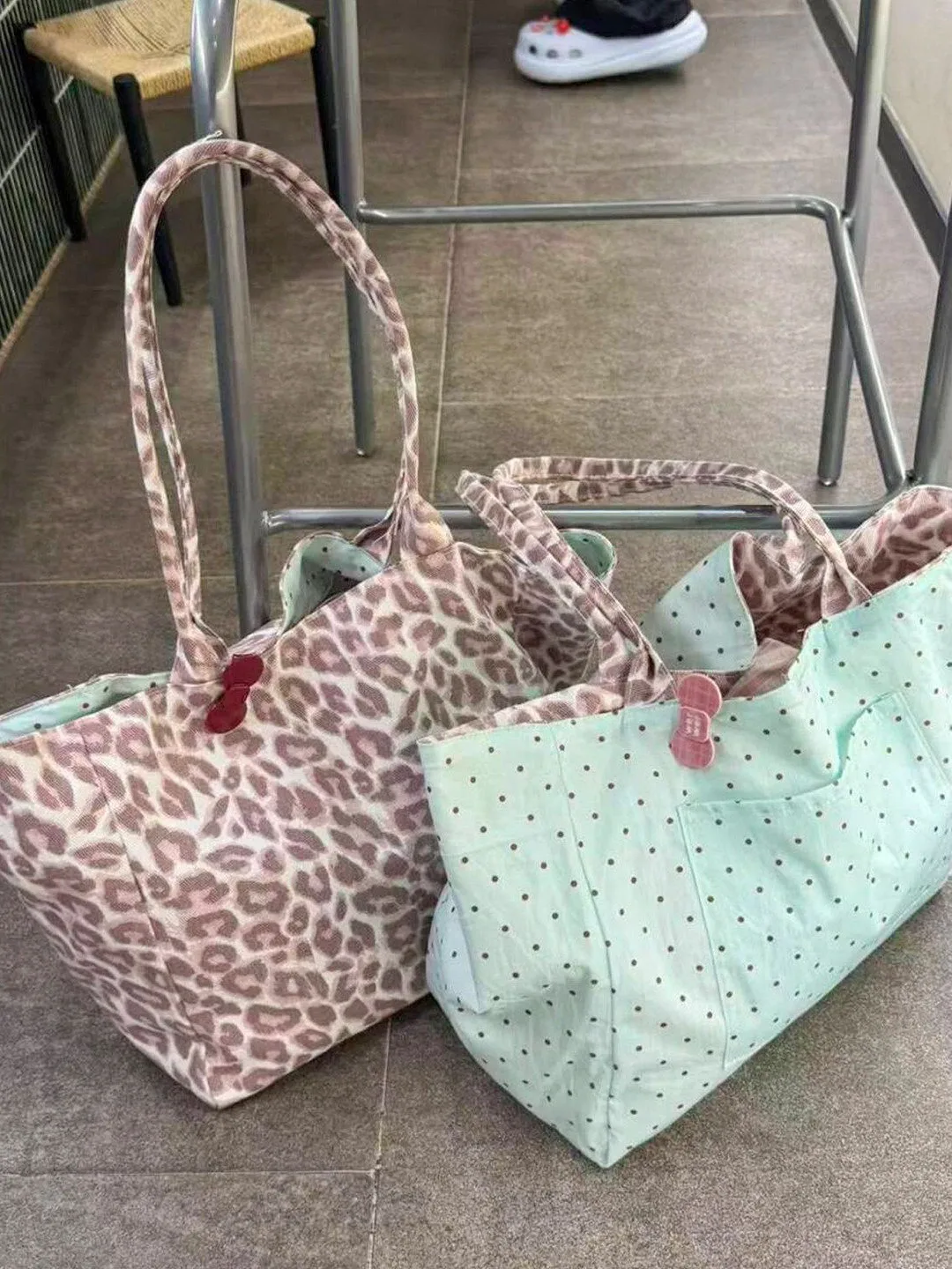 sac-fourre-tout-en-toile-vert-menthe-a-imprime-leopard-et-pois-style-ins-grande-capacite-double-face-sac-a-bandouliere-pour-femme
