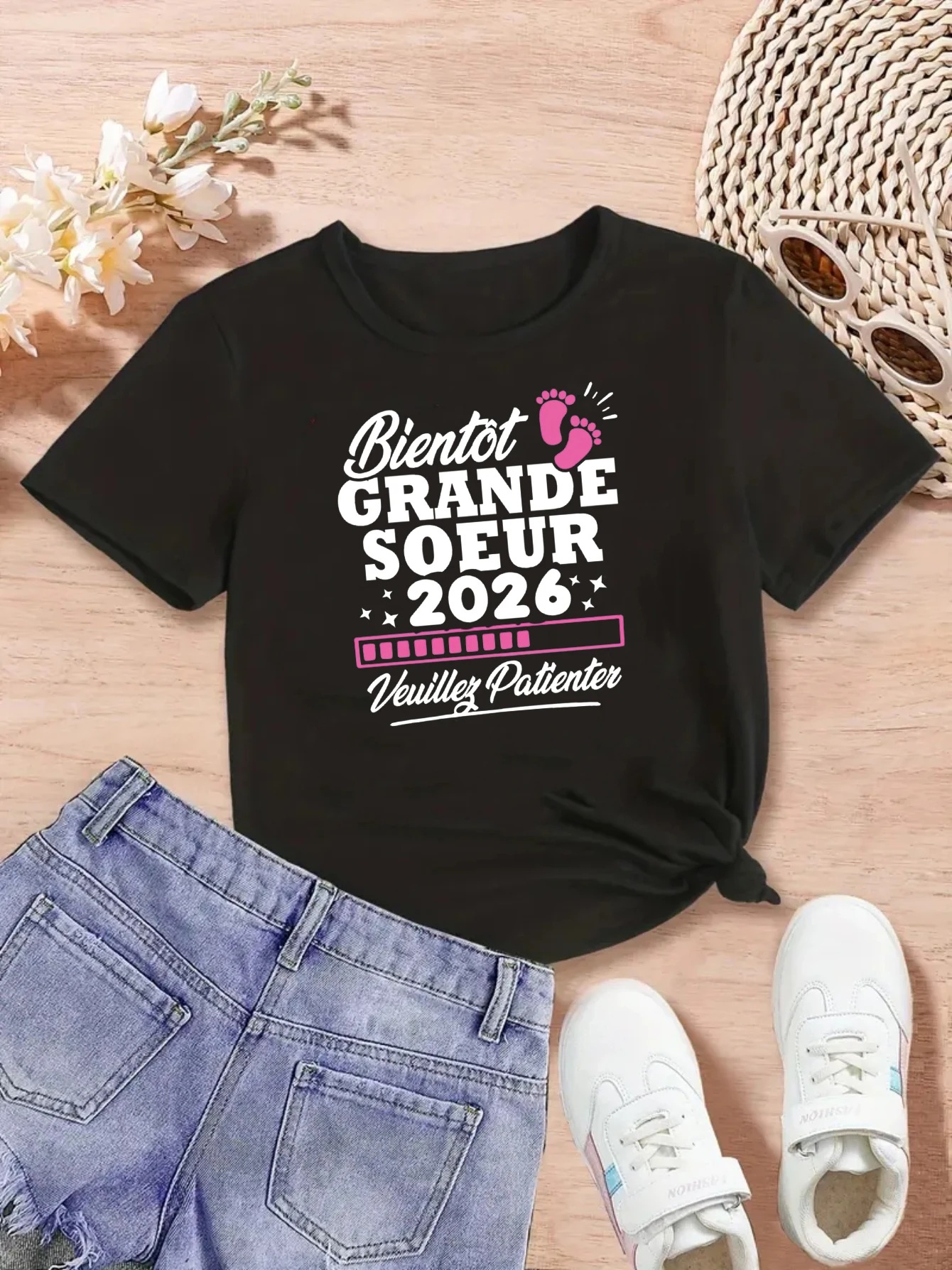 

I Am Going To Big Sister 2026 Please Waiting Printed T Shirt Girls Kawaii Kids Clothes Pregnancy Announcement Shirt