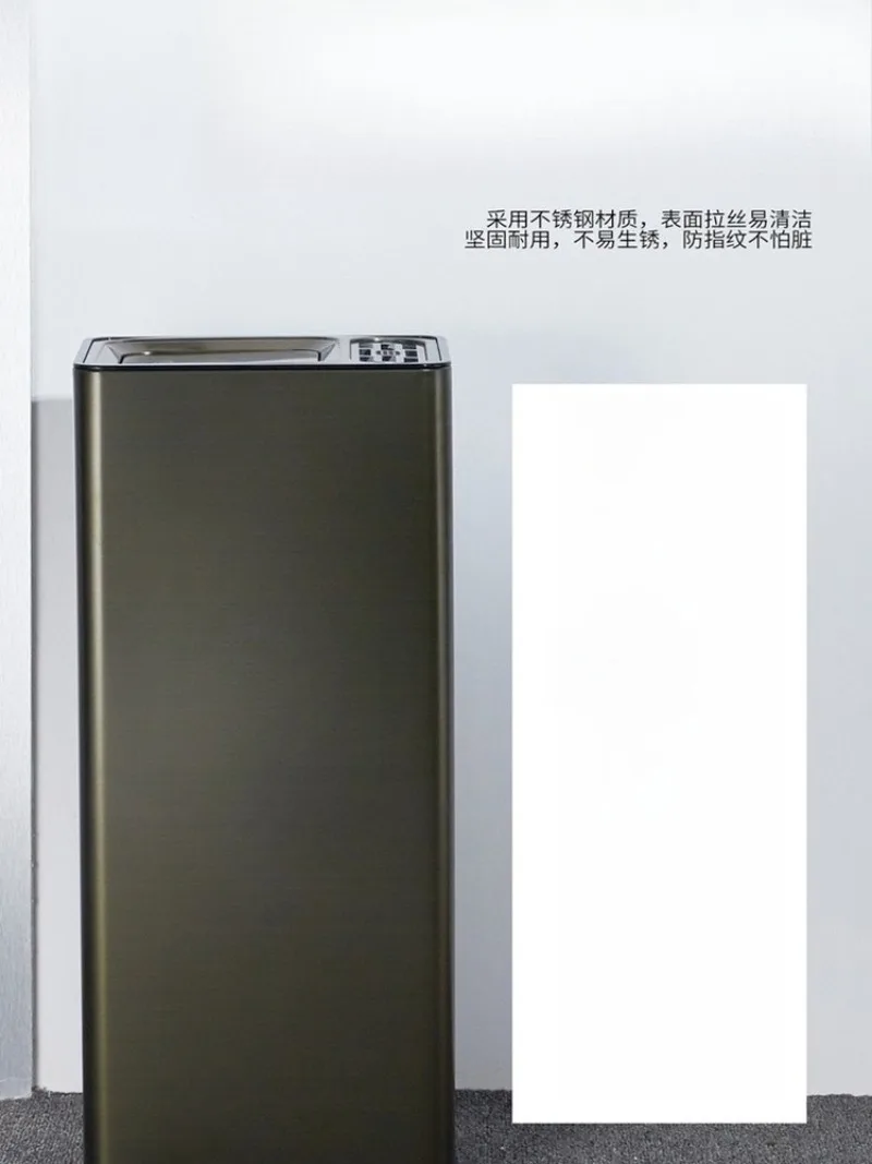 دخان في الممر مع منفضة سجائر، دخان في باب المصعد #2