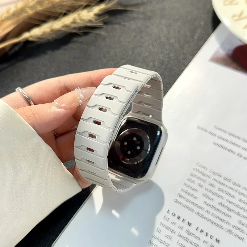 Magnetic Strap For Apple Watch Bands Ultra 2 49mm 45mm 44mm 46mm 42mm Belt Silicone Bracelet iWatch Series 11 10 8 7 6 5 4 9 SE