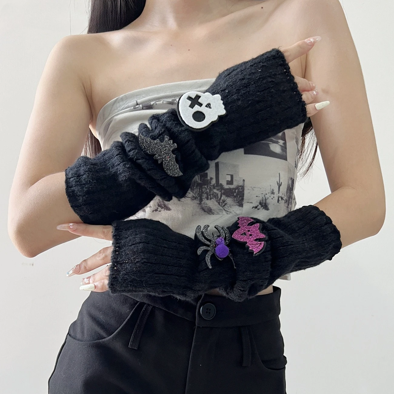 ของขวัญฮาโลวีน หัวกระโหลก แมงมุม ค้างคาว องค์ประกอบสยองขวัญ แขนฤดูใบไม้ร่วงและฤดูหนาว ความอบอุ่น น้ำค้าง ผ้าคลุมแขนครึ่งนิ้ว