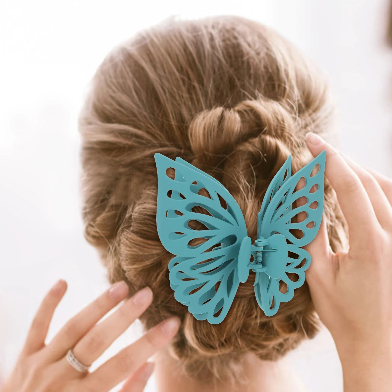 قطعتان من مشابك الشعر على شكل فراشات نابضة بالحياة، مشابك شعر عصرية للارتداء اليومي #2