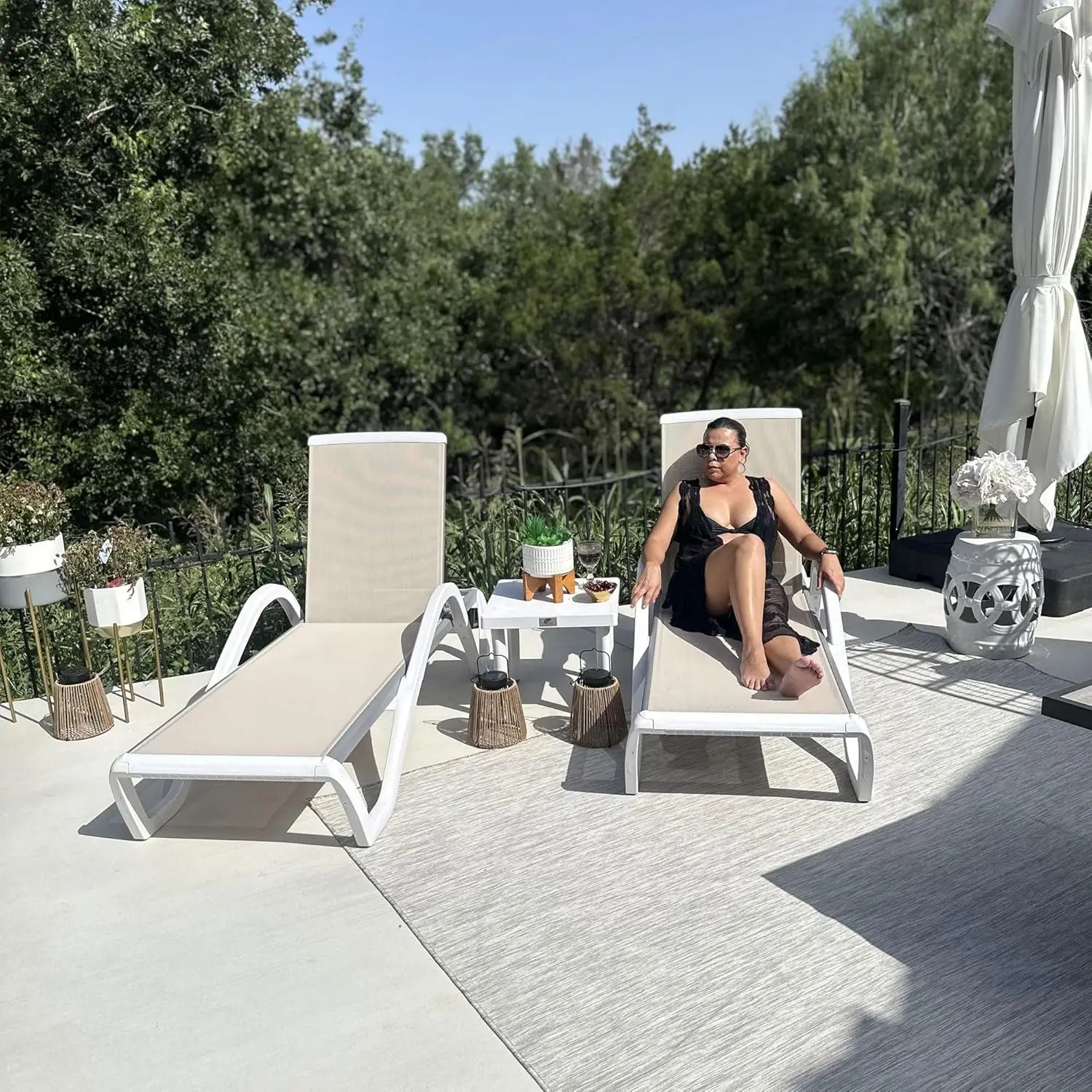 

Складной алюминиевый шезлонг для патио с подлокотниками и приставным столиком, для бассейна, пляжа, улицы, цвет хаки, на заказ