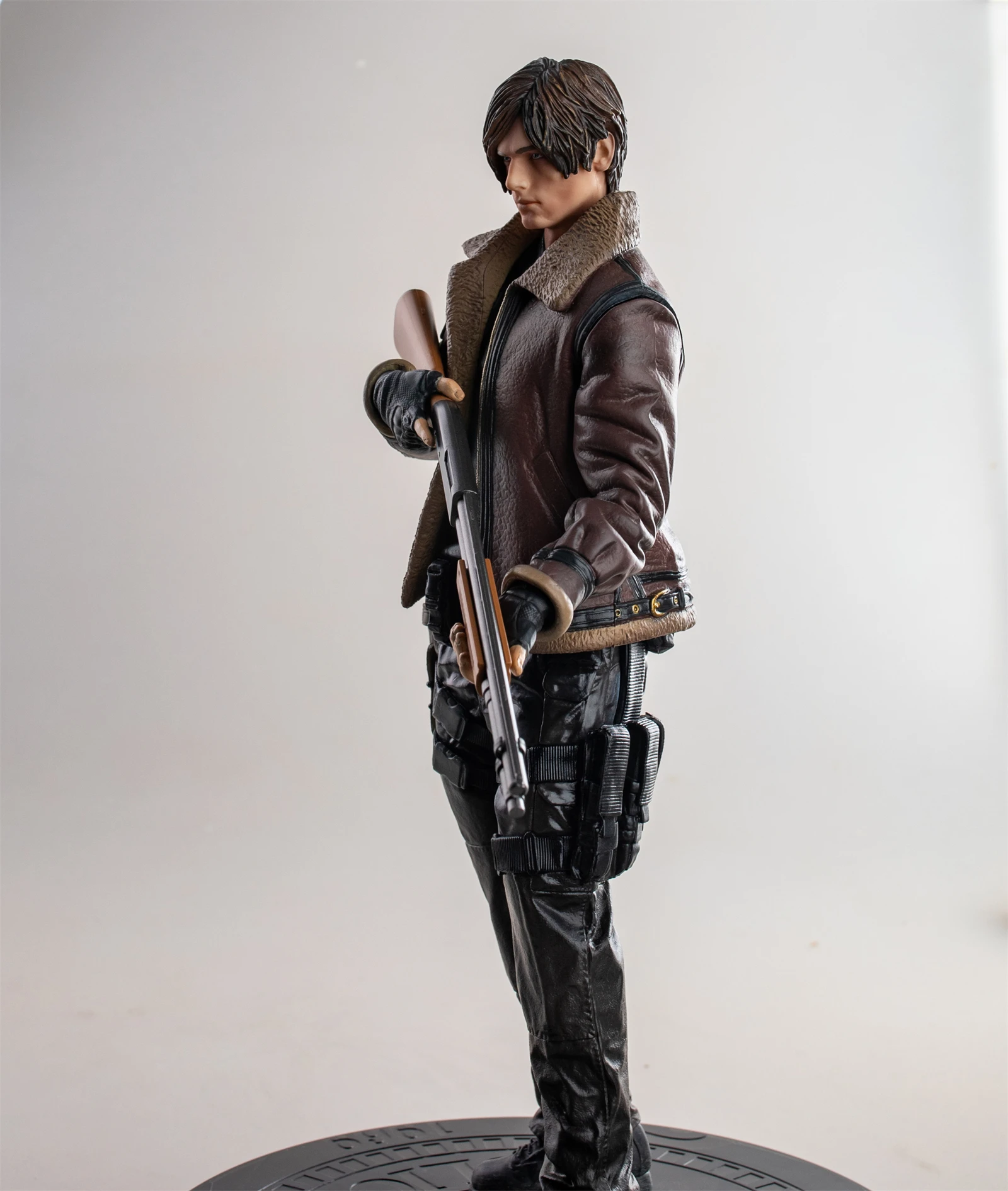 Bandai 33cm Resident Evil Zombie Hunter Leather Jacket Leon Figure Model Toy Games  wholesalAnime Peripheral Doll Ornament Gifts