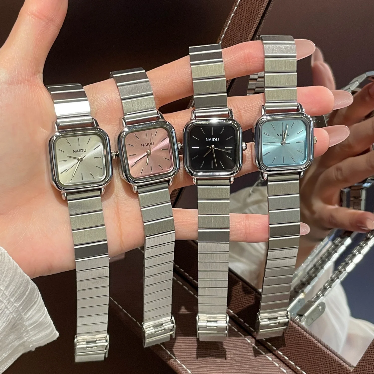 

Новые кварцевые часы с металлическим браслетом, минималистичный дизайн, квадратный циферблат, женские, для студенток, серебристые, дропшиппинг