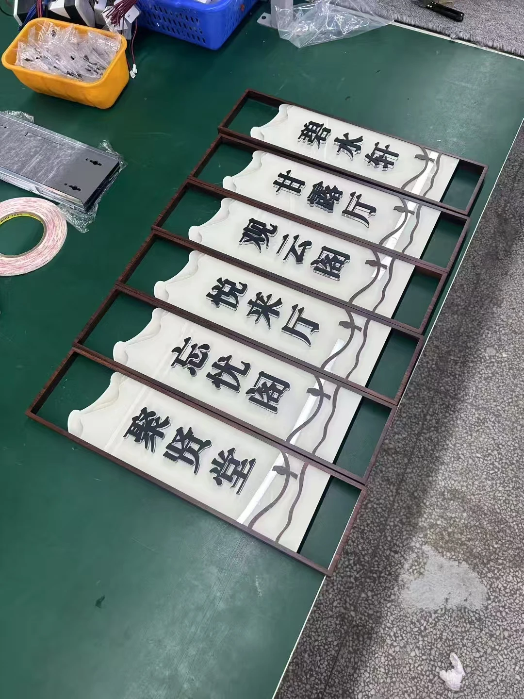 OEM Modern Stainless Steel Apartment Hotel Room Number Signs Replaceable Insert Water Resistant Eco-Friendly Easy Installation