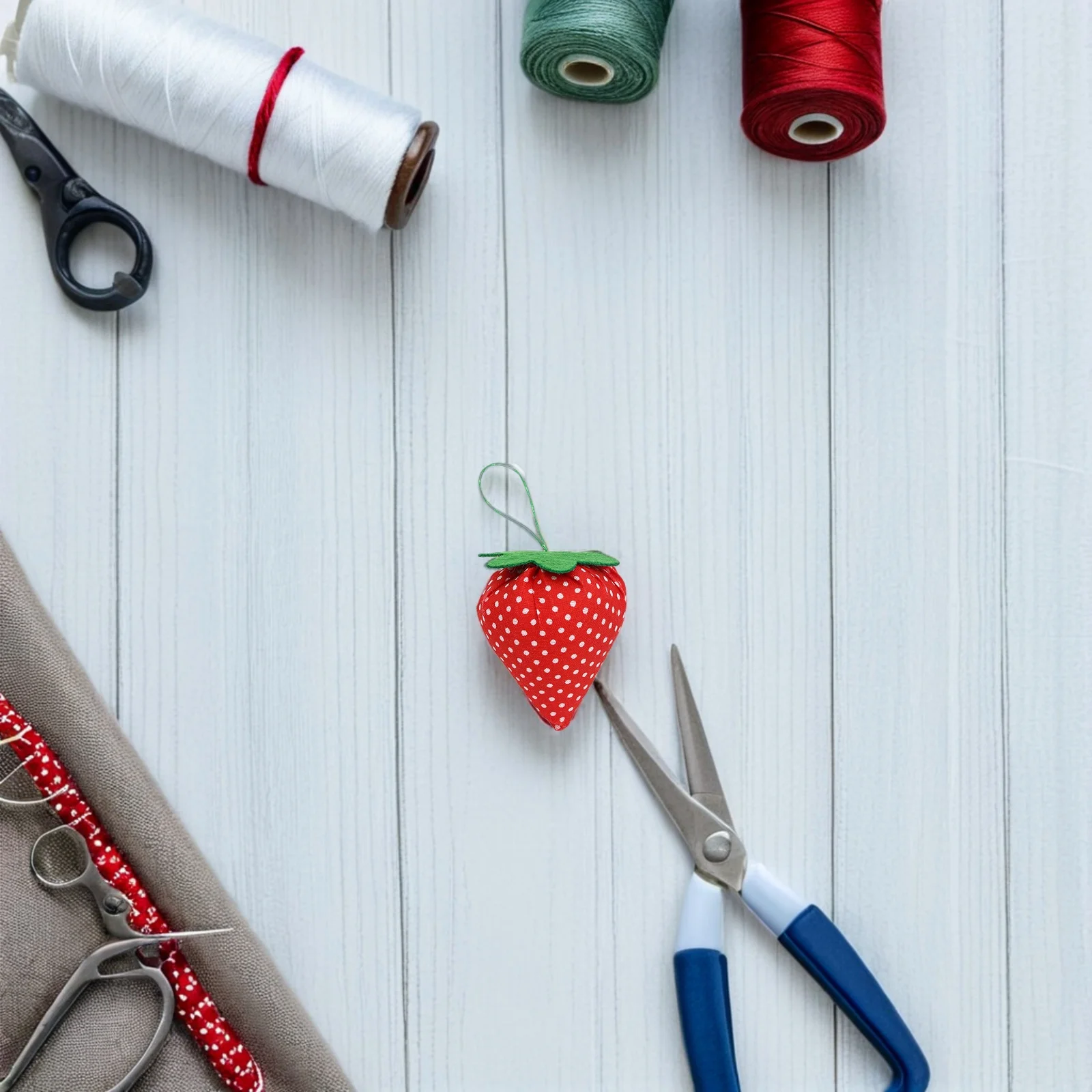 

12pcs Strawberry Shaped Pin Cushion for Sewing Cute Needle Storage Organizer Embroidery Holder Portable Mini Pincushion Soft