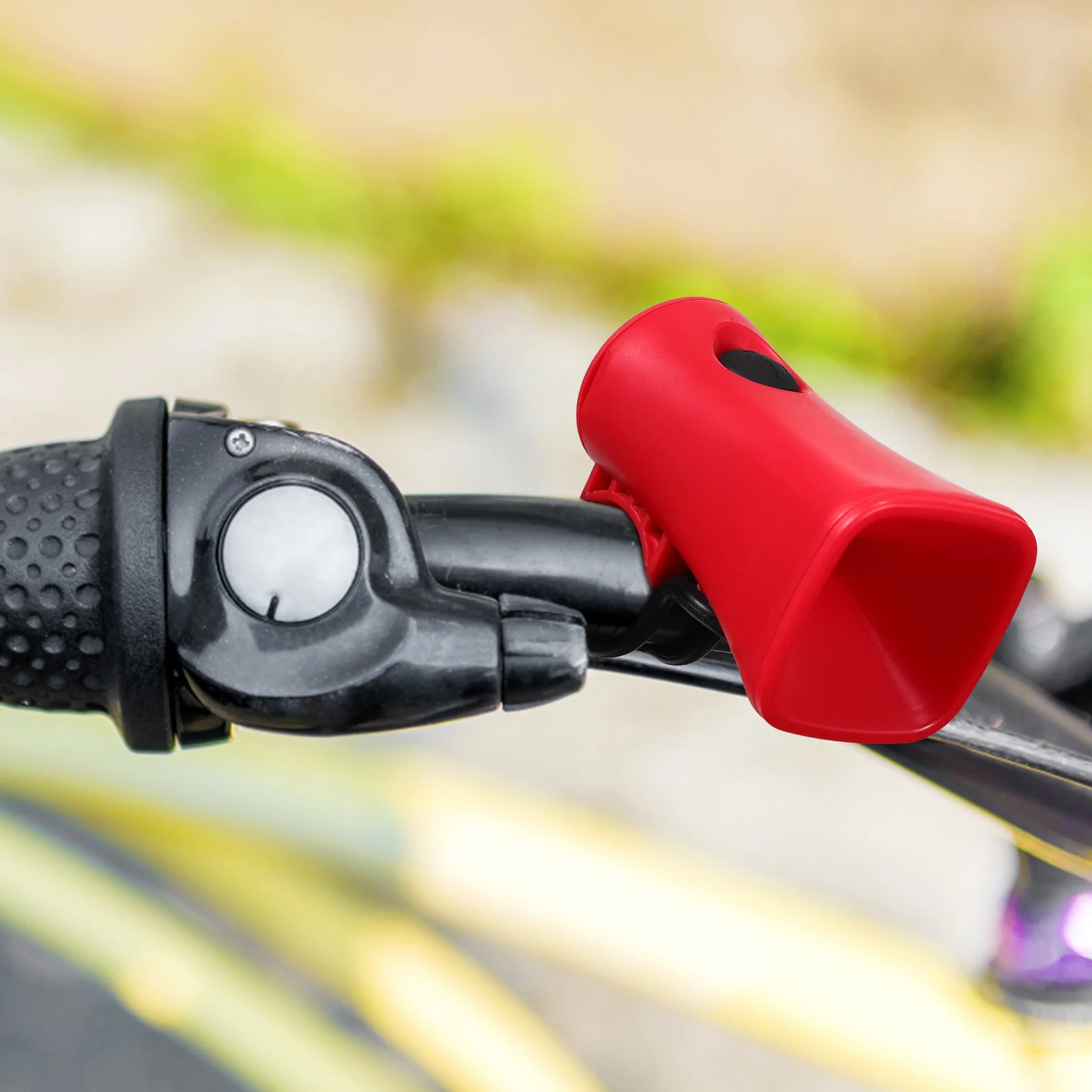 

2Pcs Bicycle Horn Electric Loud Sound Cycle Horn with Stretchable Strap for Universal Bike Handlebar Outdoor Riding Safety