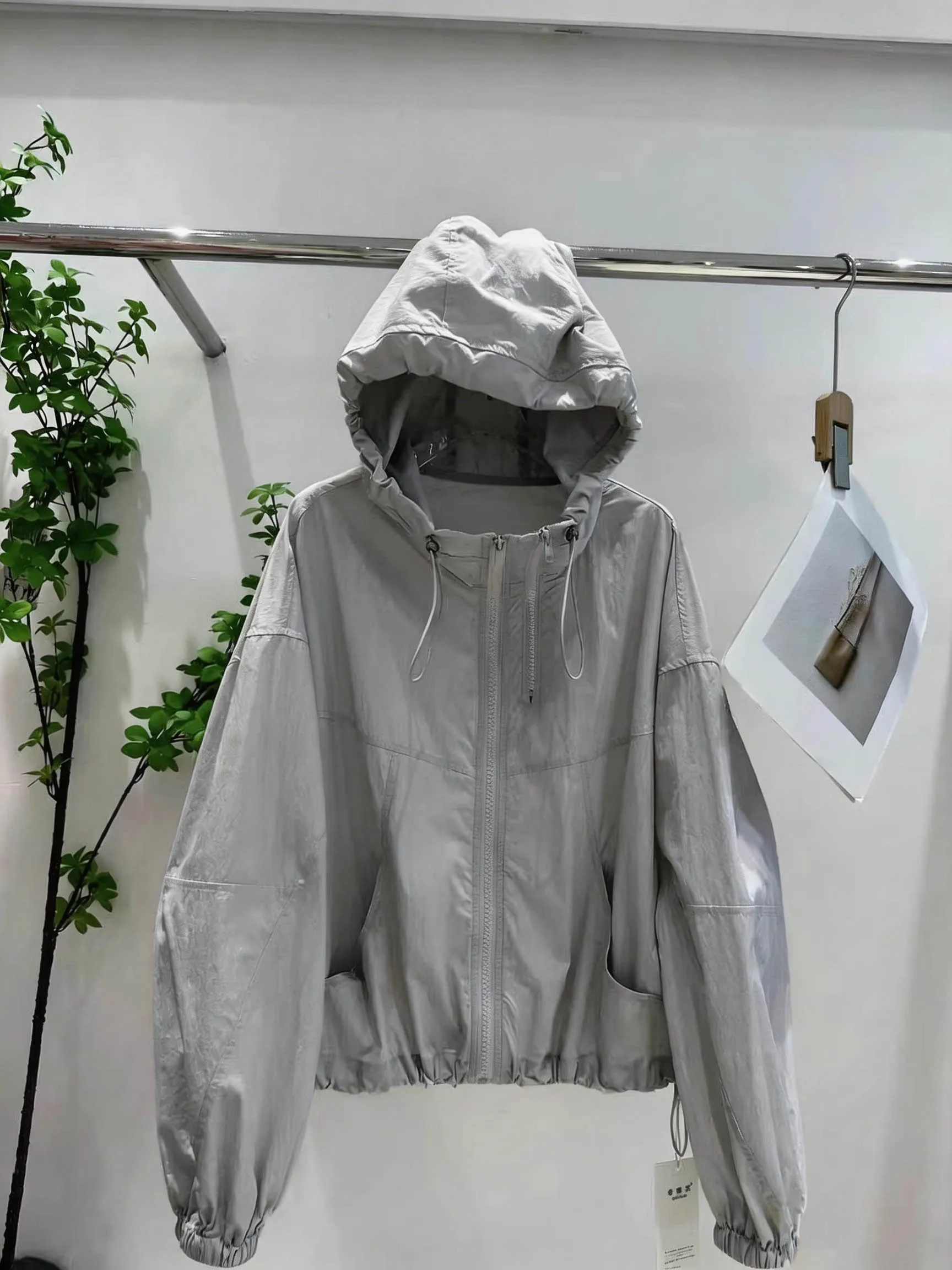 

Новая тонкая короткая женская ветровка модного силуэта с защитой от солнца, легкая верхняя одежда для весны и лета, стиль для поездок на работу