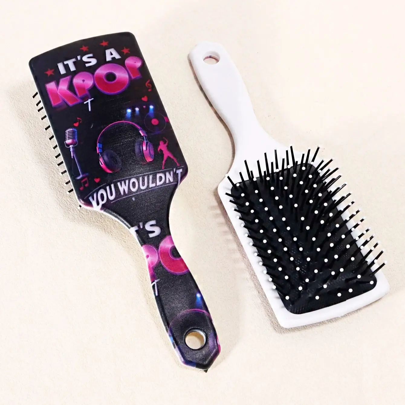 K-POP عنصر موضوع الموسيقى مربع وسادة هوائية مشط، تصميم ملون، يستخدم لتدليك فروة الرأس خاص للشعر المستعار الحقيقي #1