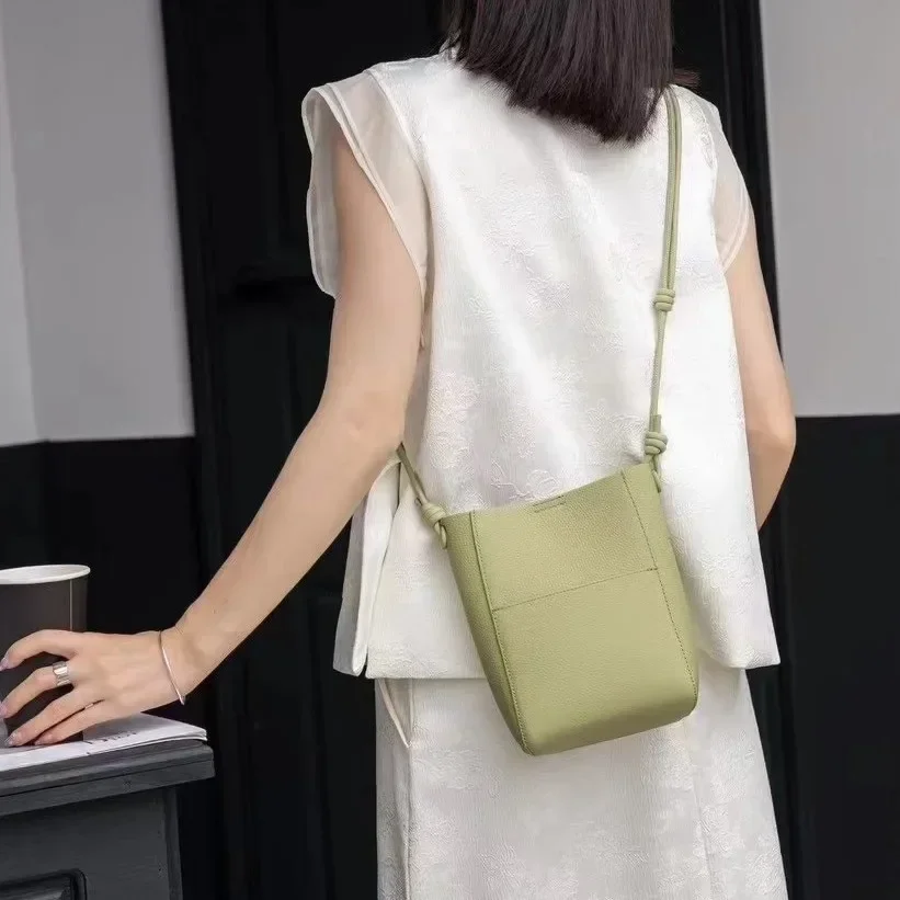 

2024 Light-colored Leather Bucket Bag Female Fashion Simple Crossbody Bag Travel Mobile Phone Purses And Handbags