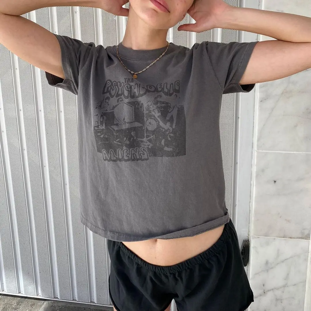 Klassische Rock Grafik T-Shirts Frauen lässig Sommer grau o Hals Kurzarm Baumwolle Crop Top Vintage Streetwear schlanke y2k T-Shirts schick – Detail 1