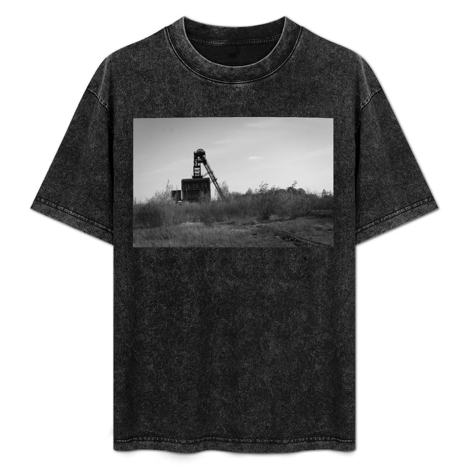 The headframe of the Sterkrade colliery T-Shirt Active Wear Sports T-Shirt for Men