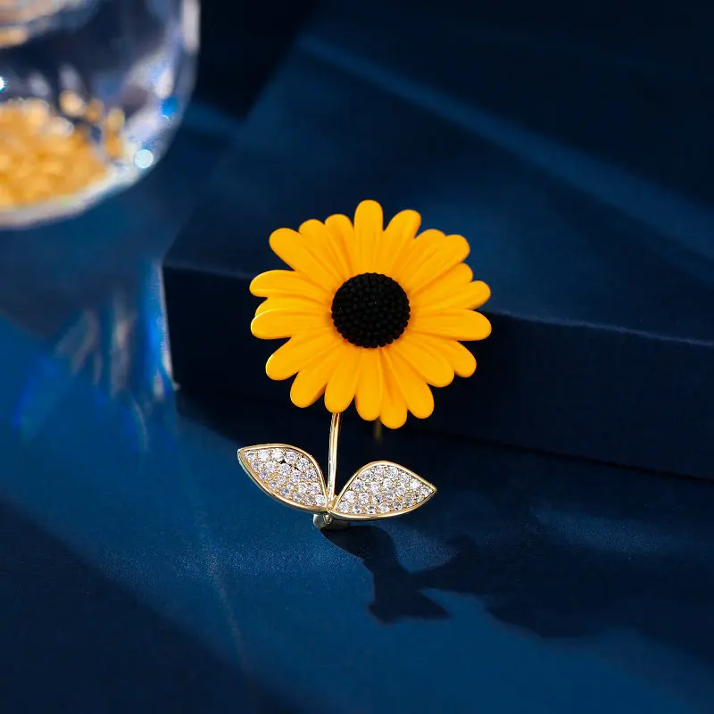 

New Niche Design Korean Fashion Elegant Brooch Suit Jacket Accessory Cardigan Anti-Exposure Small Daisy Brooch