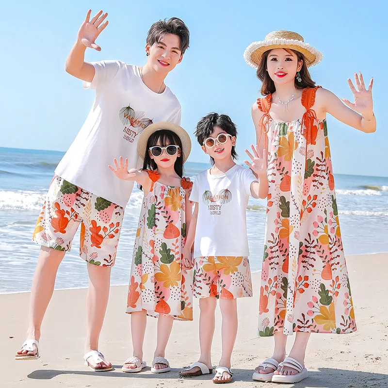 

Vacation Area Couple Beach Family Resorts Look Matching Holiday Outfits Parent-child Clothes Mom Daughter Dresses Dad Son Sets