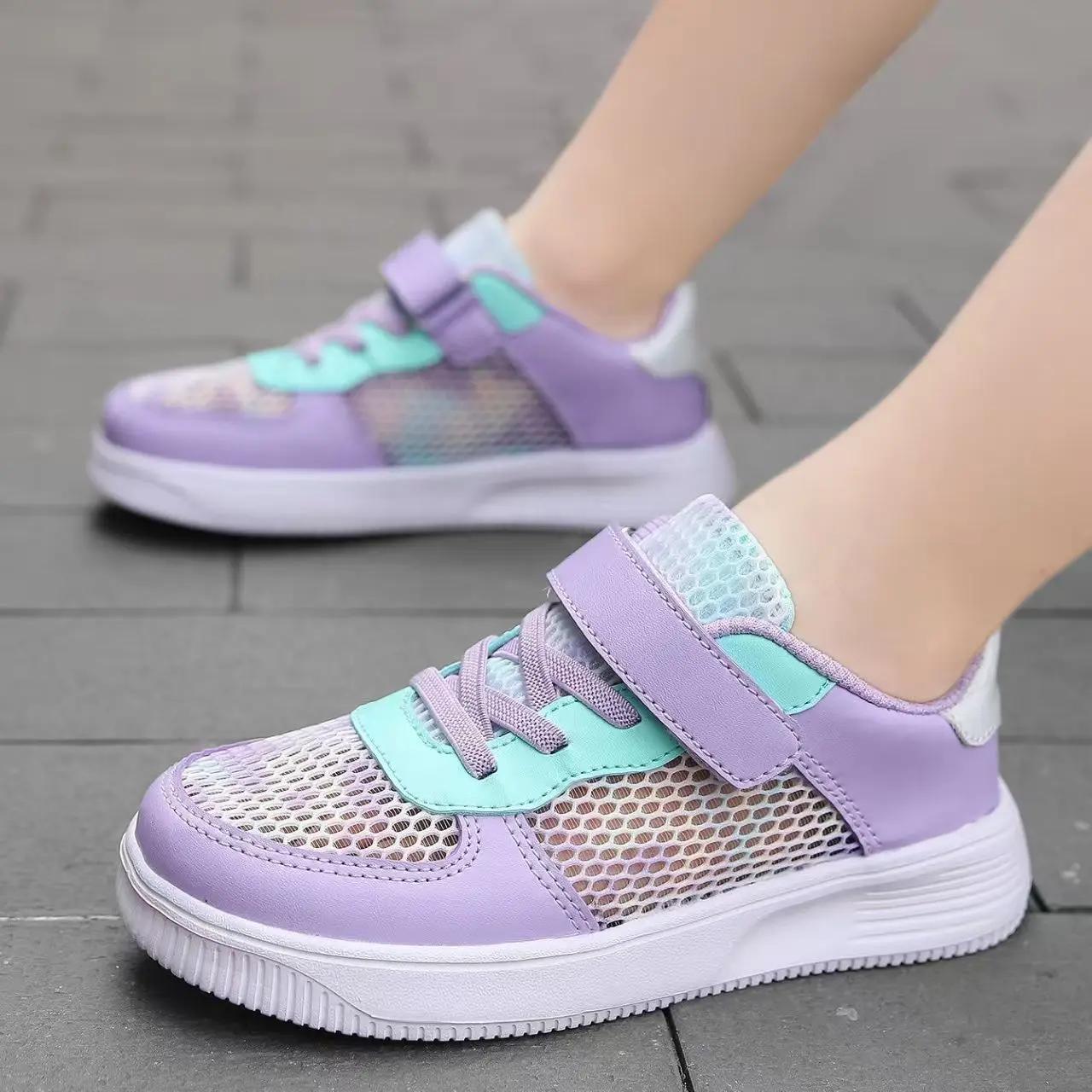 

Детская летняя повседневная спортивная обувь с сетчатой полой подошвой для девочек, нескользящая легкая повседневная обувь на липучке для девочек на толстой подошве