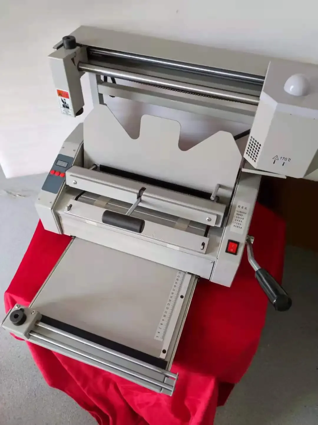 Apparatuur A4+ Desktop Lijmbindmachine met inkeping C30 met lage prijs