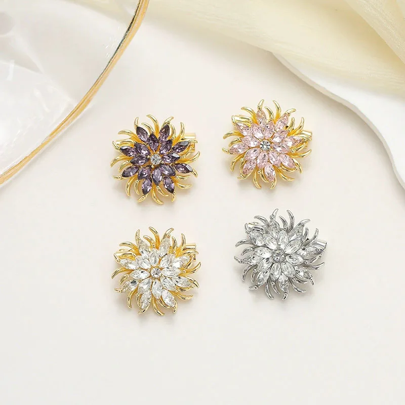 New Creative Retro Small Magnetic Buckle Pin Luxury Colored Cubic Zirconia Flower Brooch for Women High-end Accessories Corsage
