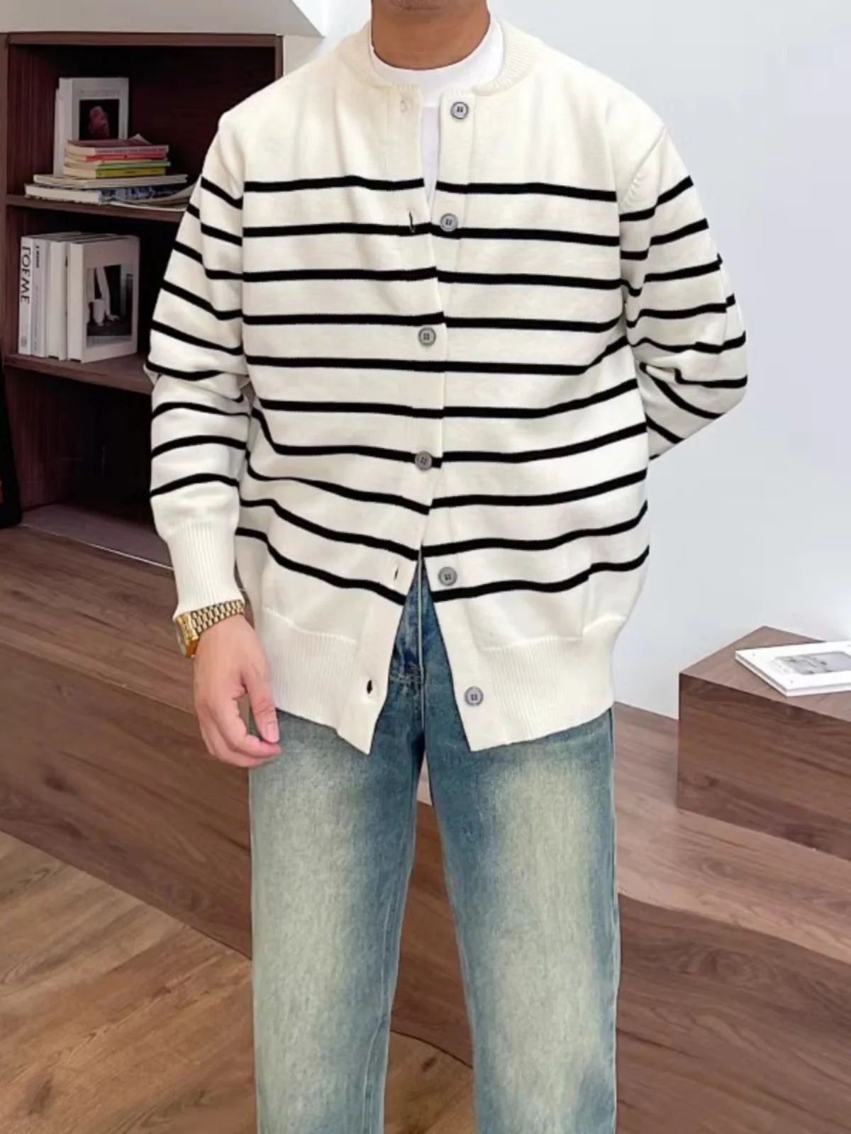 

Мужской вязаный кардиган в полоску в корейском стиле 2024 года, повседневный, ретро, приталенный, теплый, для города, с длинным рукавом, круглый вырез горловины