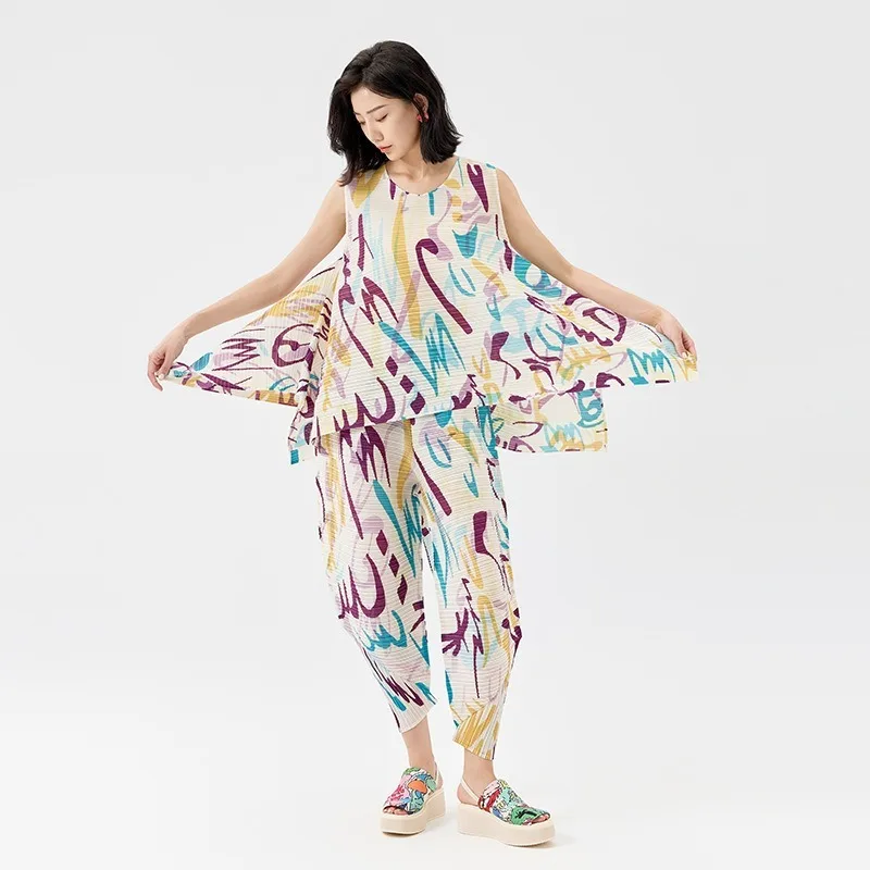 

Новая плиссированная футболка Miyake 2026: летний модный топ без рукавов с принтом, свободные брюки-шаровары, легкая эластичная женская одежда