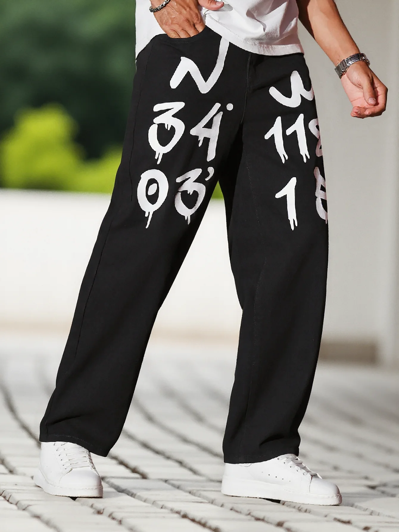 Men Graffiti Coordinate Print Wide‑Leg Jeans, Black Street Hip‑Hop Loose Straight Denim Pants, 70%Cotton Heavyweight Casual Male