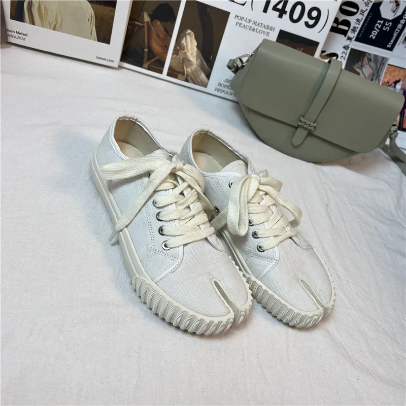 Women\'s 2024 spring Training Black split toe biscuit lace-up Sneakers Korea y2k Designer Student canvas flat casual canvas shoes