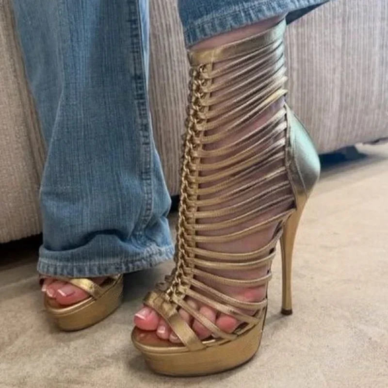 

Новые модные женские туфли: сексуальные кожаные босоножки на платформе с вырезами, узким ремешком, острым носком и тонким каблуком. Доступна индивидуальная подгонка.