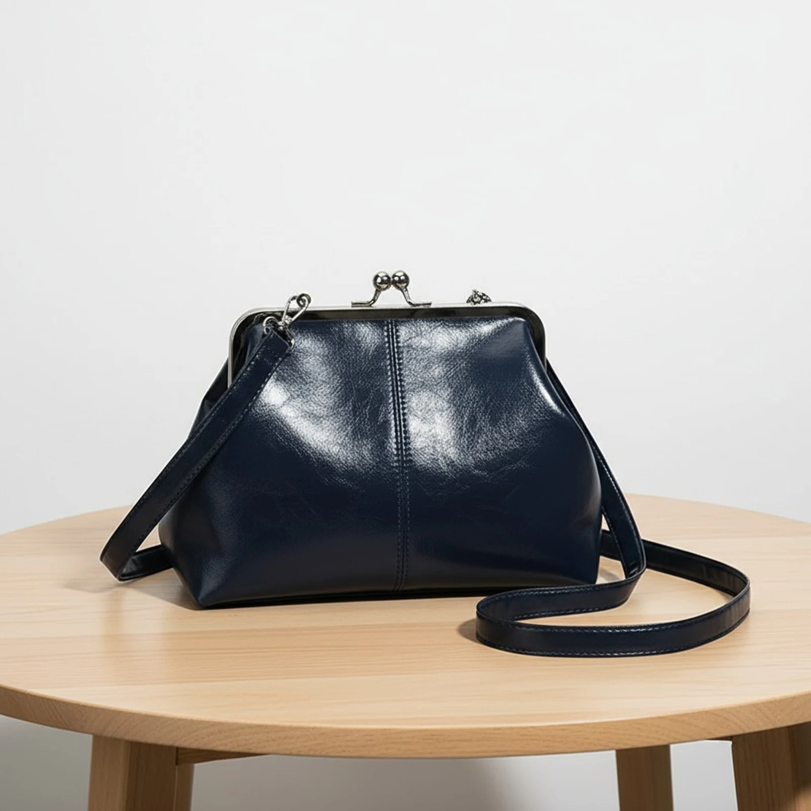 

Женская сумка через плечо из искусственной кожи с регулируемым ремнем (синяя)