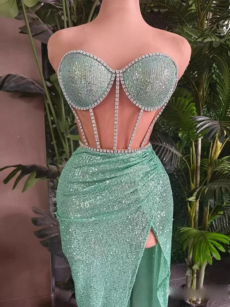 Hoge kwaliteit hot stamping pailletten sexy borst gewikkeld onregelmatige jurk 2025, nieuwe mode aangepaste dameskleding
