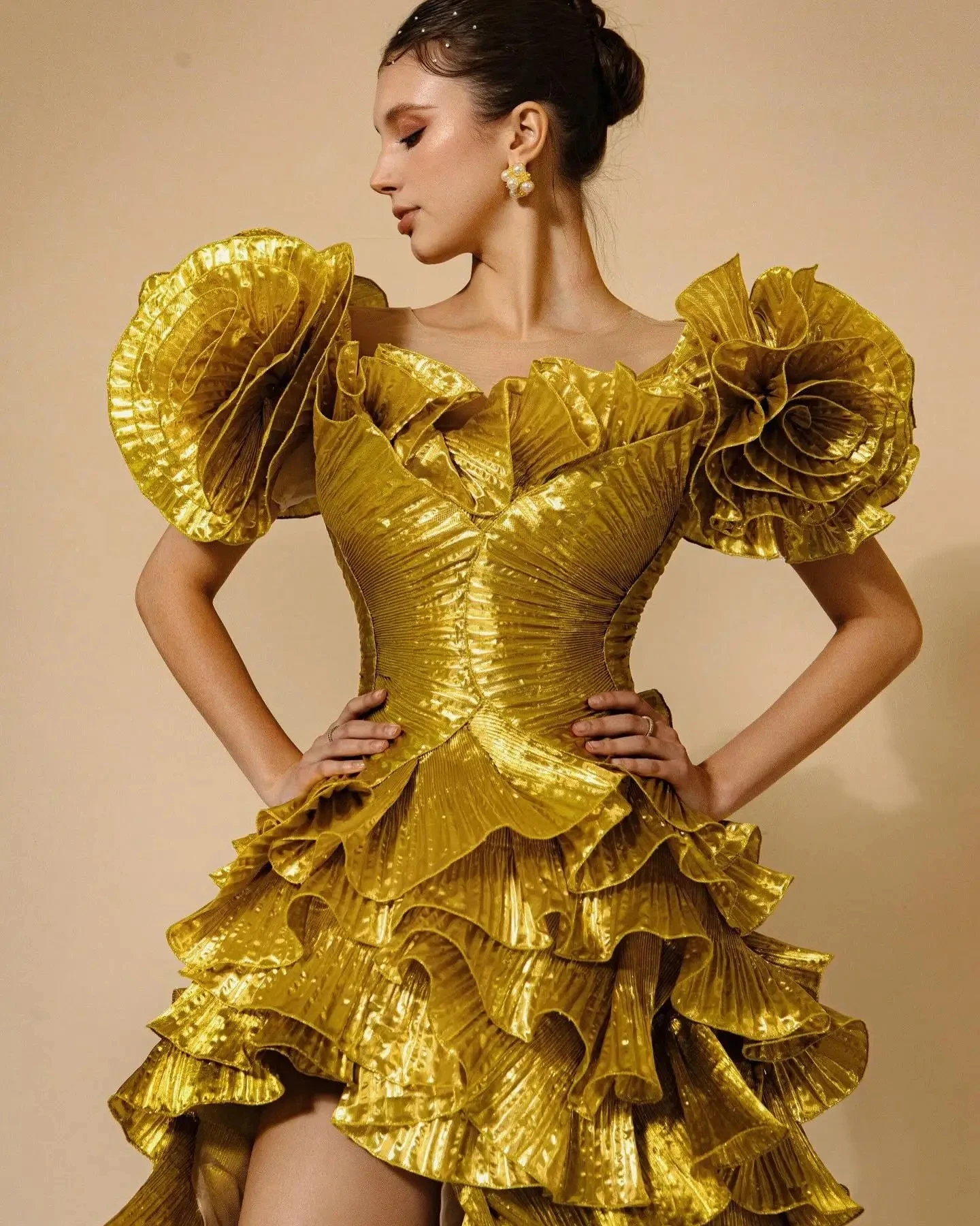 Stunning Gold Formal Dresses A-line Layered Off Shoulder 3D Flower Women Dresses With Split Floral Sleeves Maxi Gowns To Party