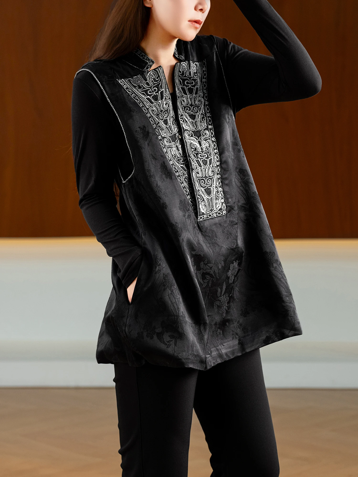 Exquisite Embroidery Satin Vest Heavy Work Embroidery New Chinese Style Mid-Length Stand Collar V-Neck Custom-Made Button-Up
