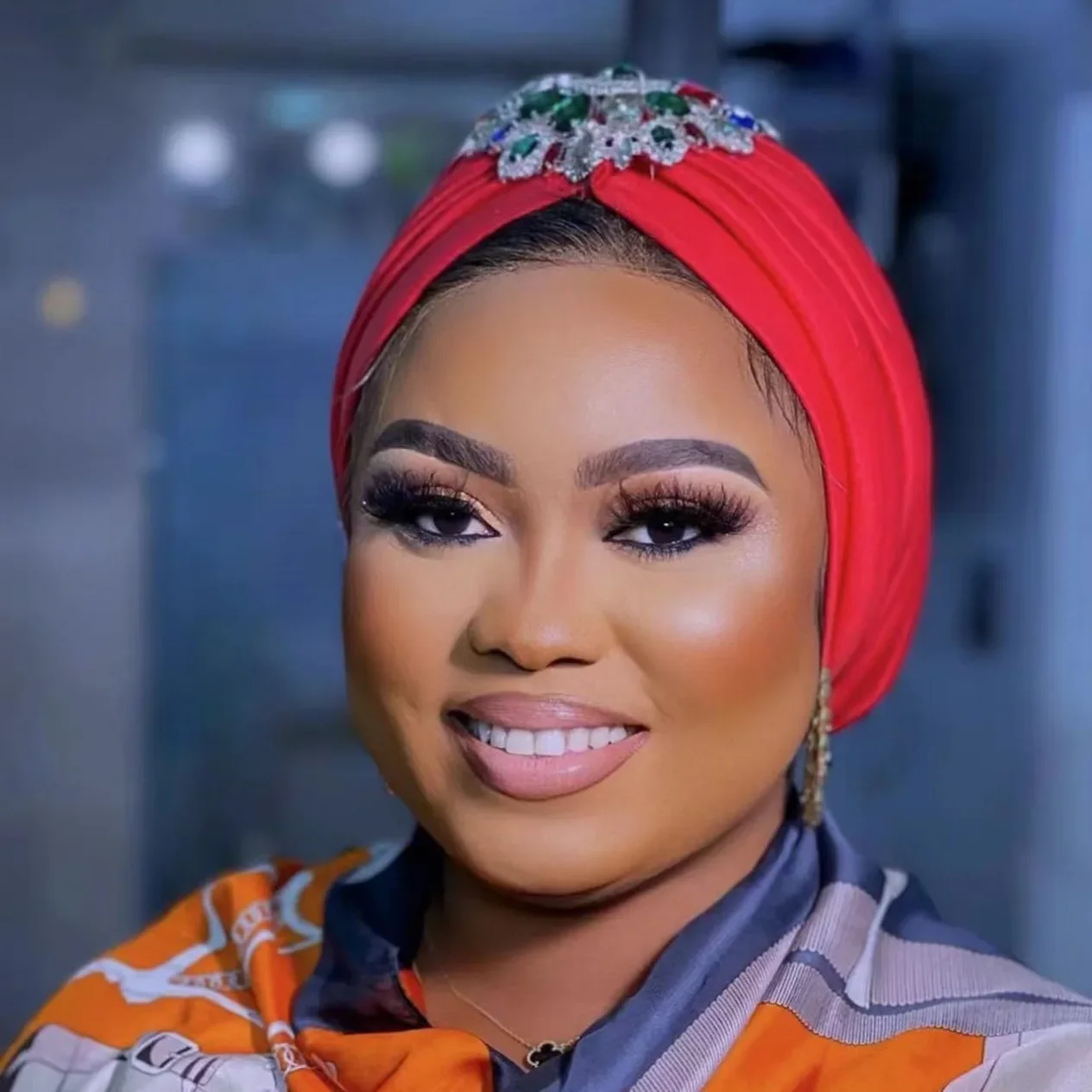 

Новый элегантный женский плиссированный тюрбан со стразами, мусульманский платок, капот, сплошной цвет, индийская шляпа, головной убор для африканской вечеринки, тюрбан