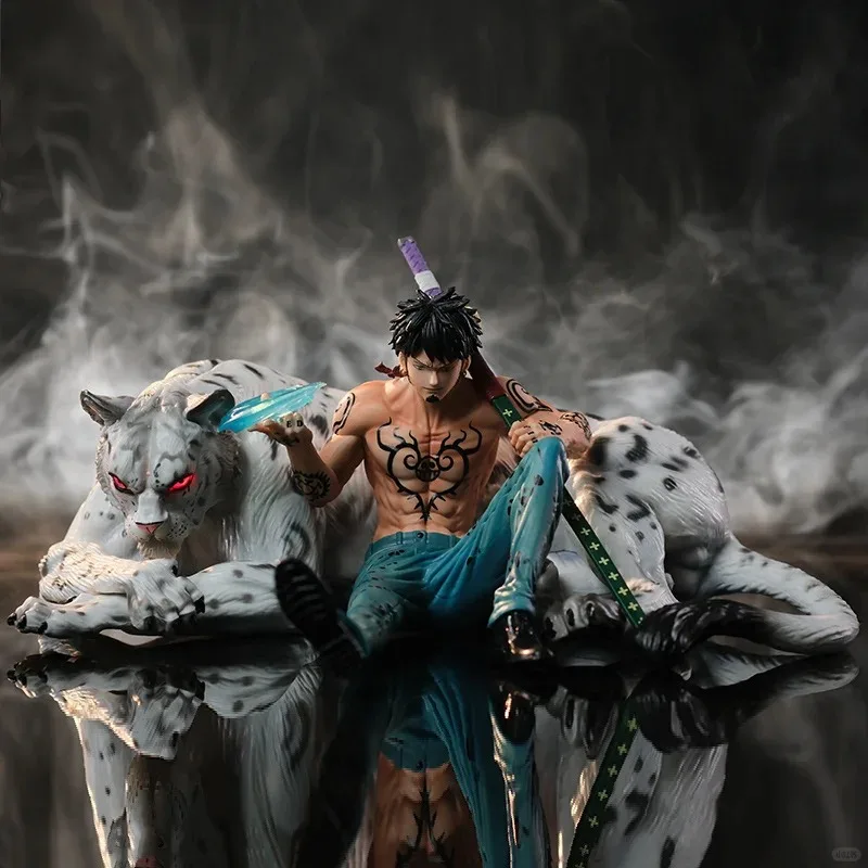 One Piece Character Model Snow Leopard Luo Sitting Posture Seven Martial Sea Trafalgaro Navigation King Model Statue Periphery