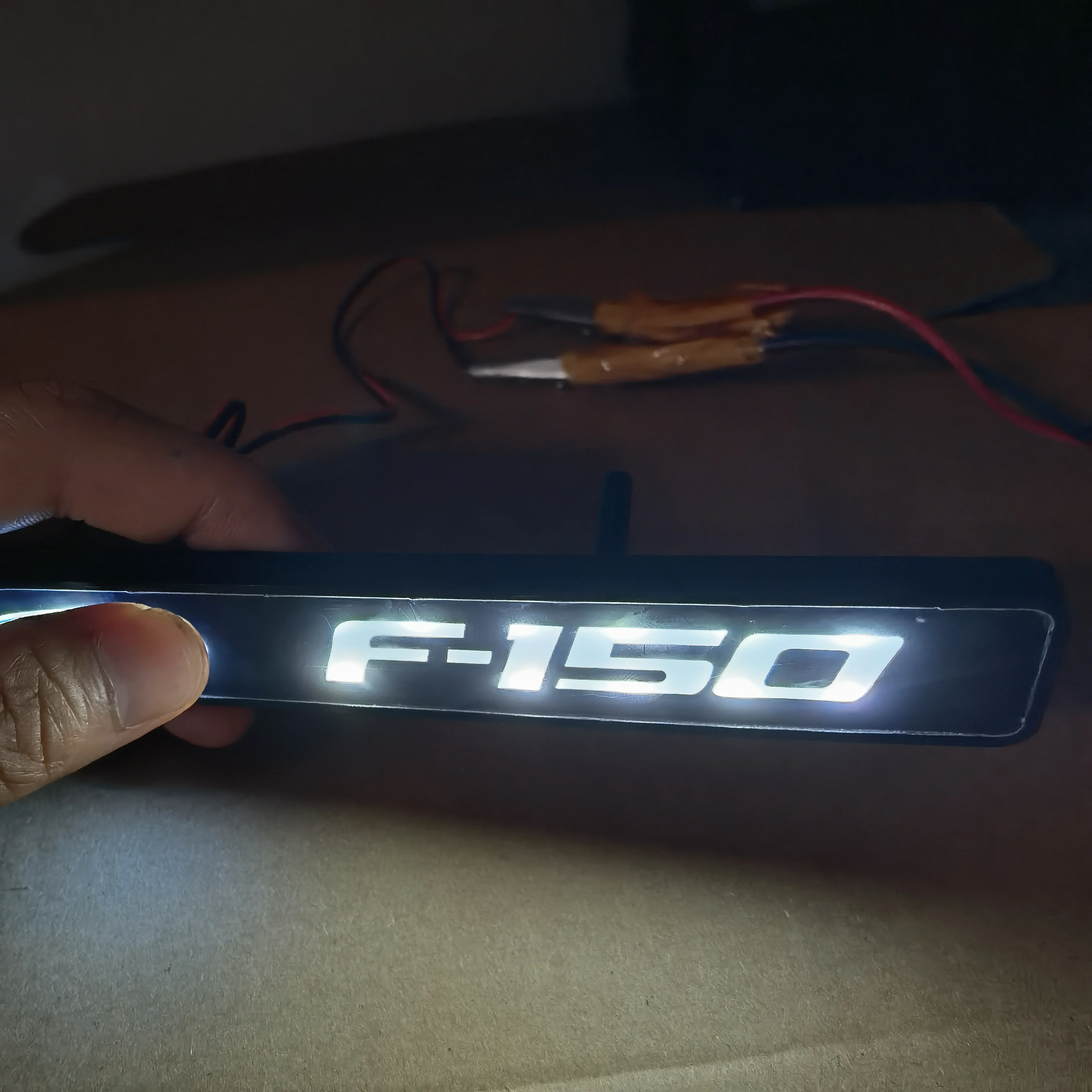 

Светодиодный светильник Insignia для Ford Grills, белый светильник Ford F-150, сетка для значка, окружающая лампа для Ford F-150, автомобильный Стайлинг, светильник для решетки F150