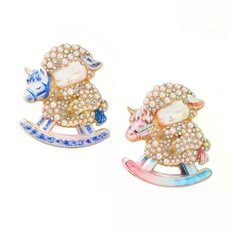 1Pcs Unisex Pearl Riding Rocking Horse Lamb Brooch Pin Animal New Year Party Casual Badge for Women and Men Set Accessory