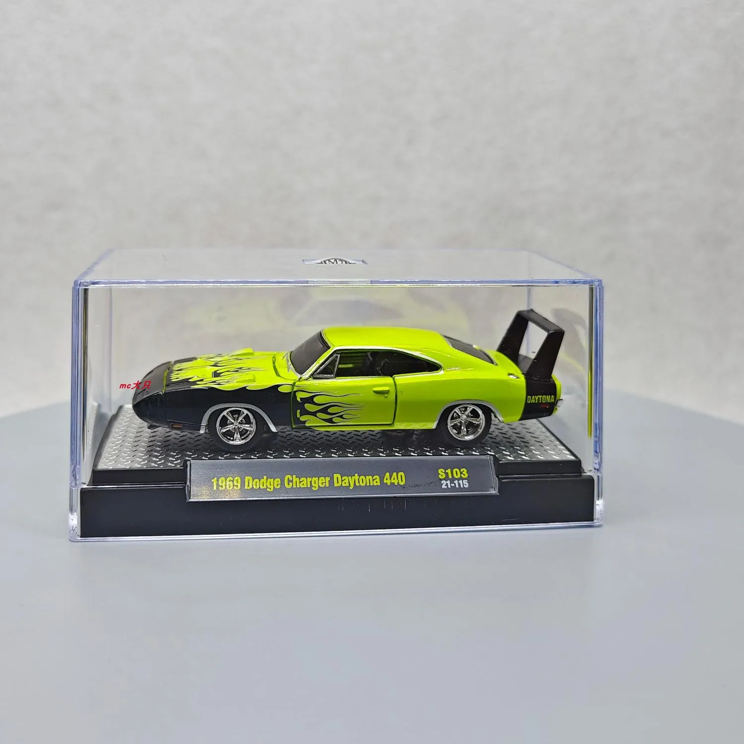 M2 Machines 1/64 1969 Dodge Charger Daytona 440 Die-cast alloy car model collection display child gift