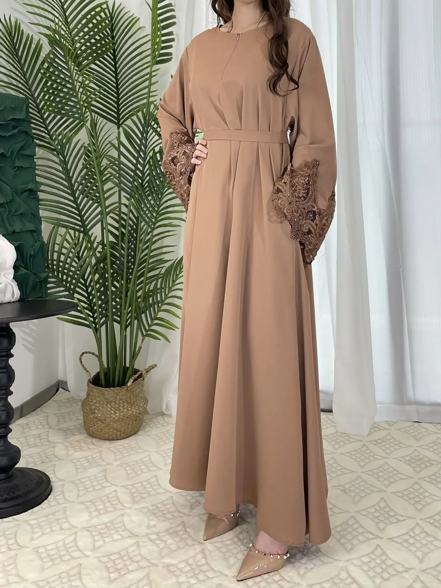 Plus Size Zipper Dubai Abaya Muslim Women Clothes Solid Lace with Flowers Muslim Dress Women Long Sleeve Kaftan Loose Musulmane