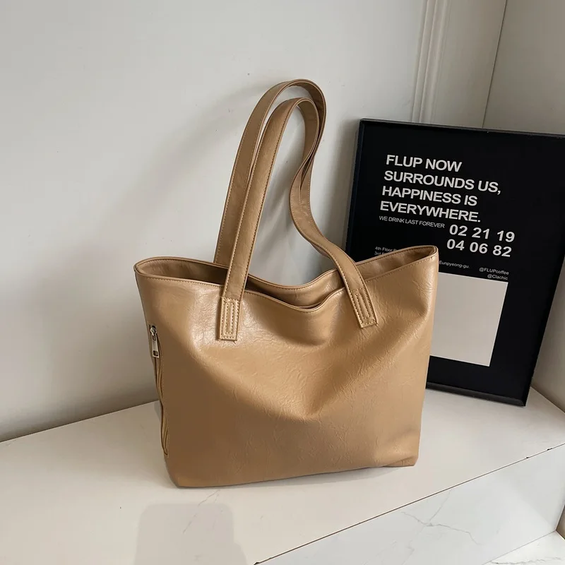 Large Capacity Solid Color Casual 2024 New Trendy Soft Surface Fashionable Retro Texture Casual Underarm Tote Shoulder Bag