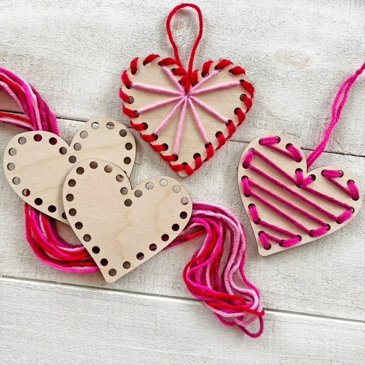 AA77 NEW  Wooden Hearts ,DIY Wooden Ornaments Unfinished Predrilled Wooden Heart Embellishments for Valentine'S Day, Wedding