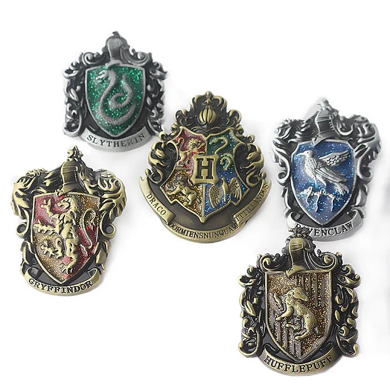 Harry Potter Pin de solapa Hogwarts Magic Academy broche de ropa Collar esmalte Pin accesorios Gryffindor Slytherin insignia regalos