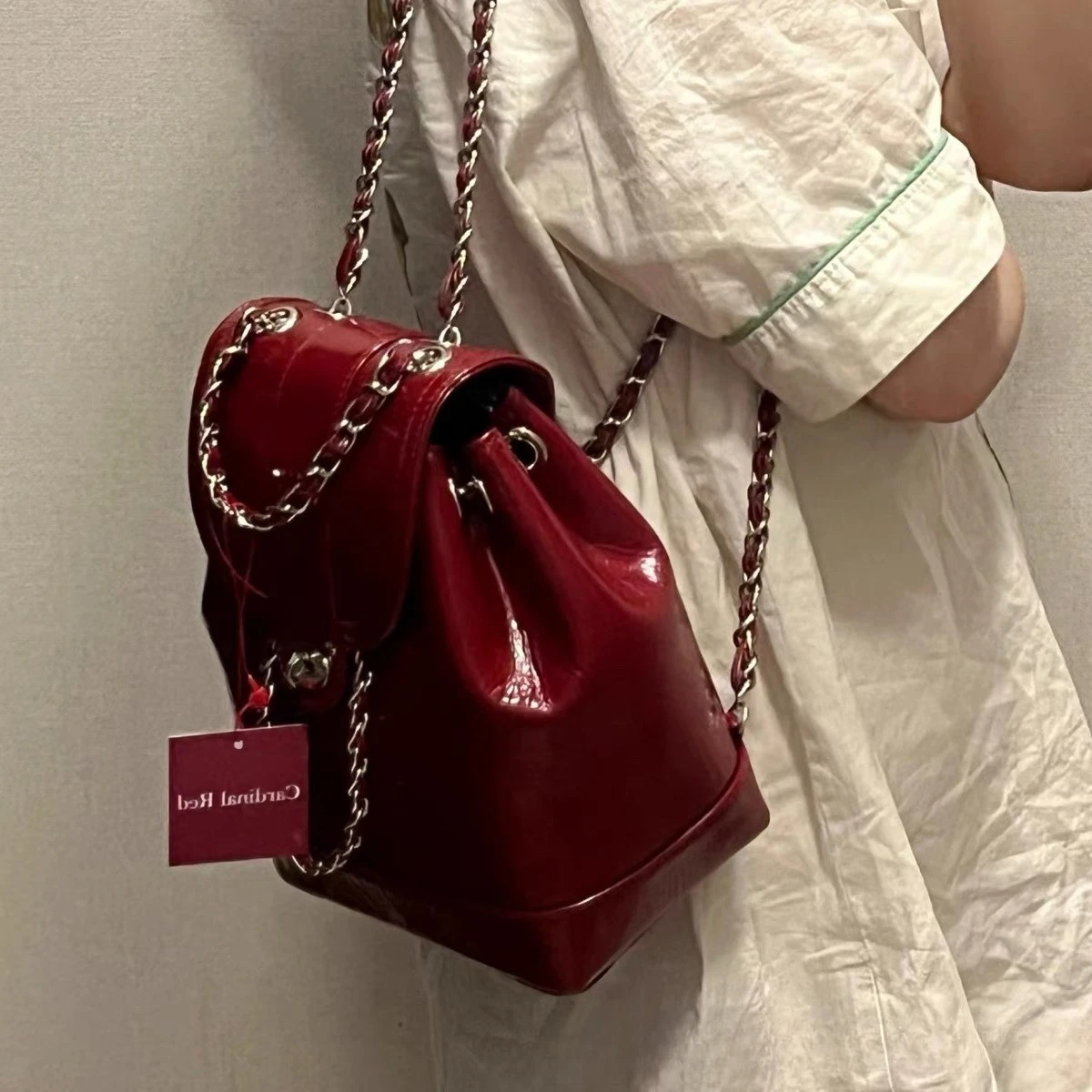 

Cardinal Red Korean niche cowhide chain backpack Christmas Red bucket bag versatile