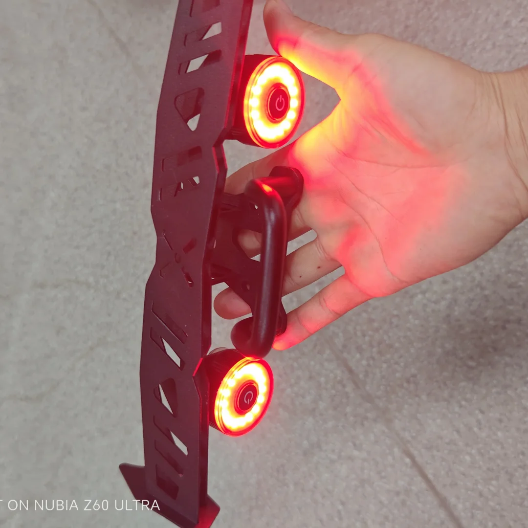 Skateboard induction tail light electric skateboard tail brake light armrest light skateboard hand handle indicator light