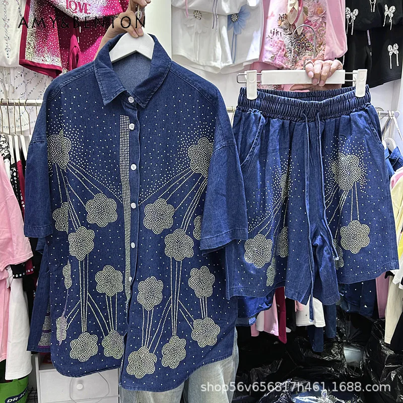 

Американский ретро-стиль: джинсовая рубашка с коротким рукавом и цветочным узором в стиле индастриал + комплект из широких шорт на резинке