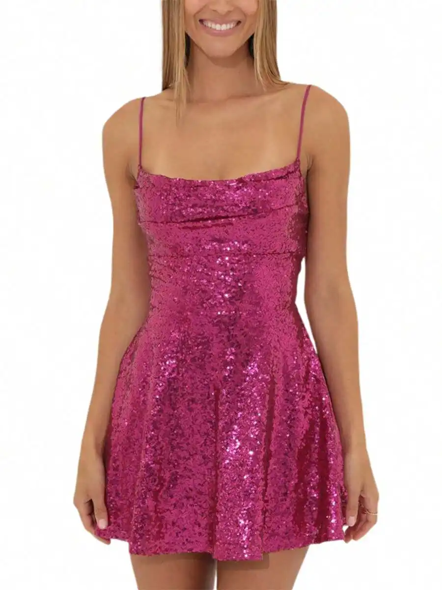 

Женское мини-платье цвета фуксии с пайетками, на тонких бретелях и с расклешенной юбкой