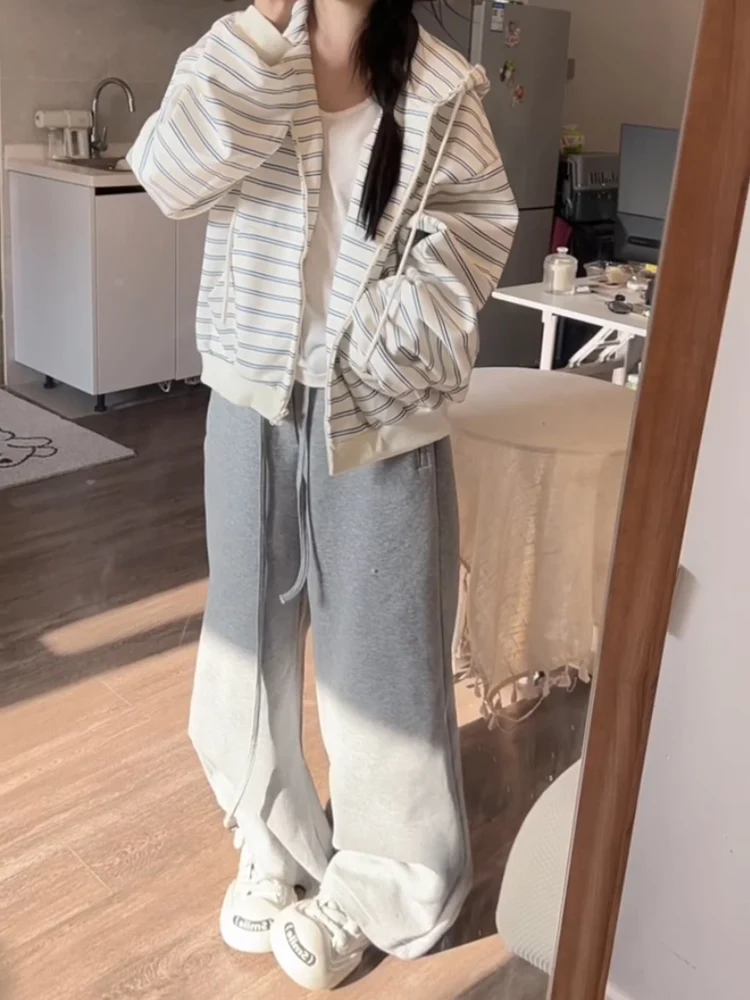 Damska bluza z kapturem oversize, rozpinana, w paski, luźny krój, wygodna, jesienna odzież wierzchnia, długi rękaw, zapinana na zamek, do pracy, elegancka.