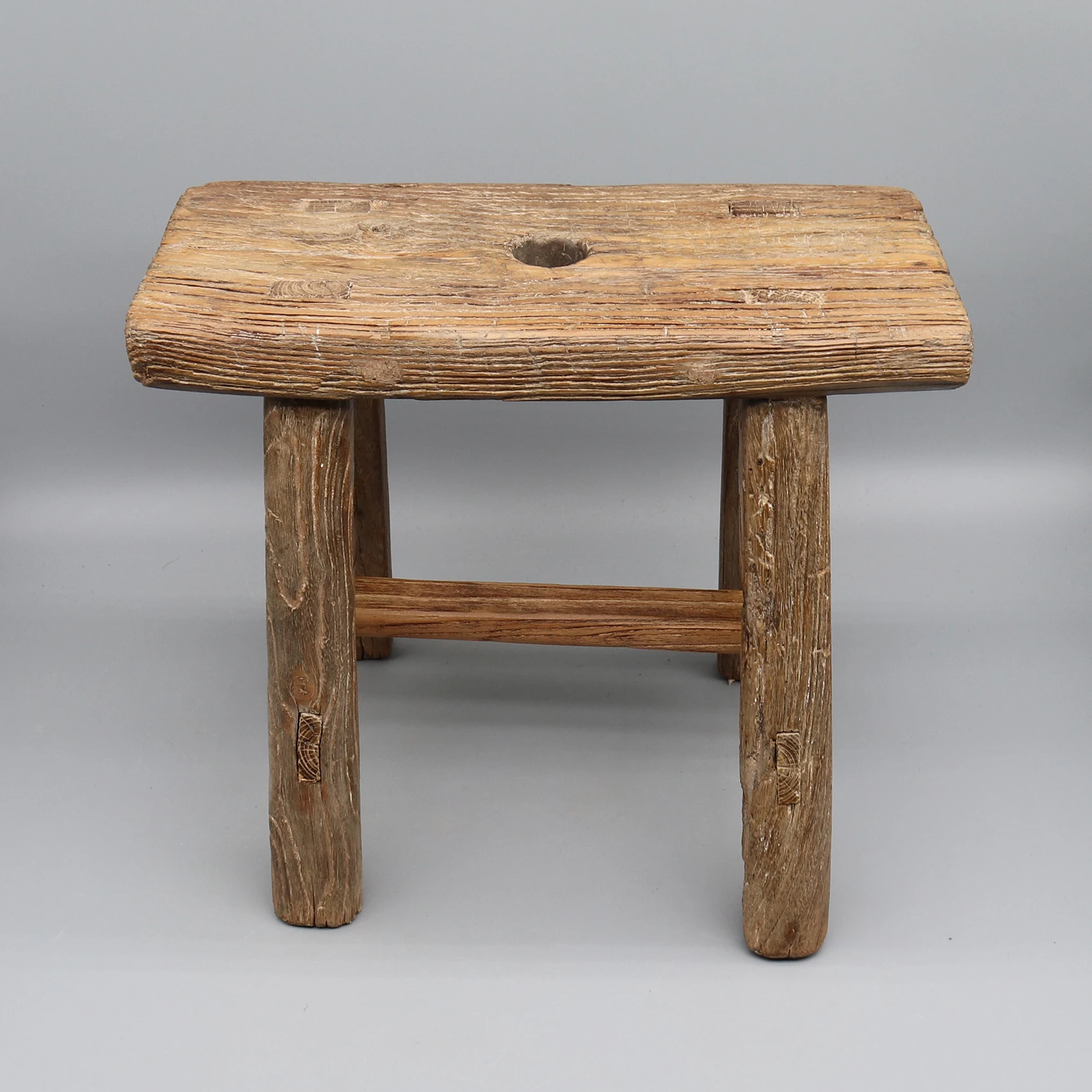 

Натурально состаренный старый деревянный табурет, врезной и шипованный табурет, массив дерева, китайский антиквариат