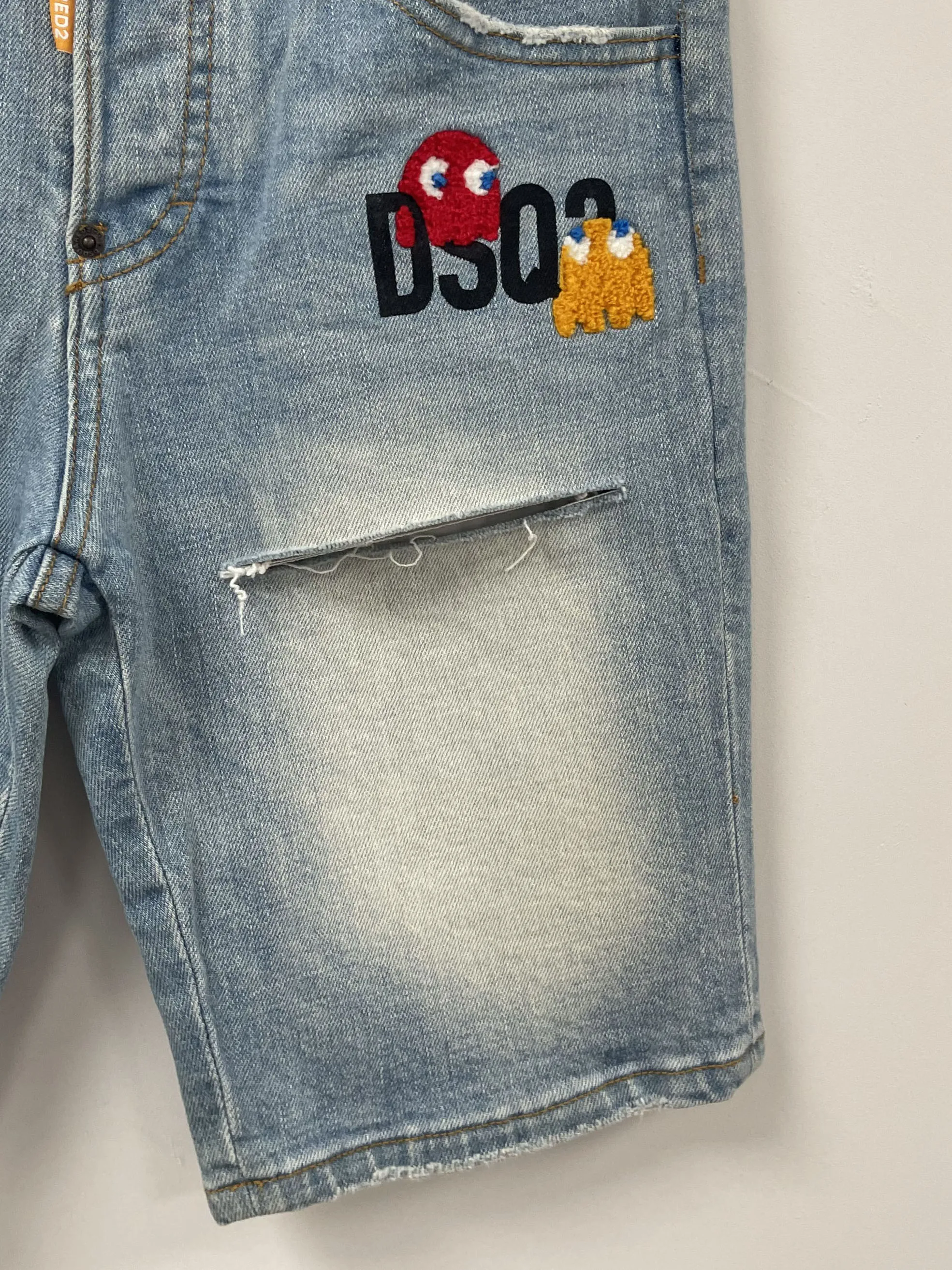 2024 Spring/Summer New D2 Jeans for Trendy Men, Washed, Scratched, Patched, Painted, Slimming, Denim Shorts for Men